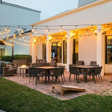 Courtyard Melbourne West Hotel Екстериор снимка
