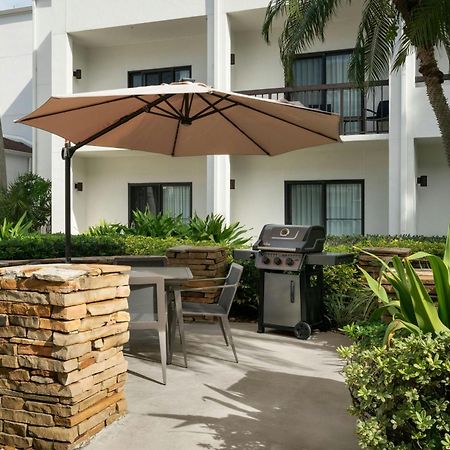 Courtyard Melbourne West Hotel Екстериор снимка