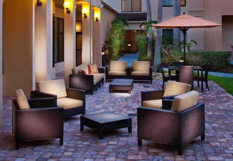 Courtyard Melbourne West Hotel Екстериор снимка