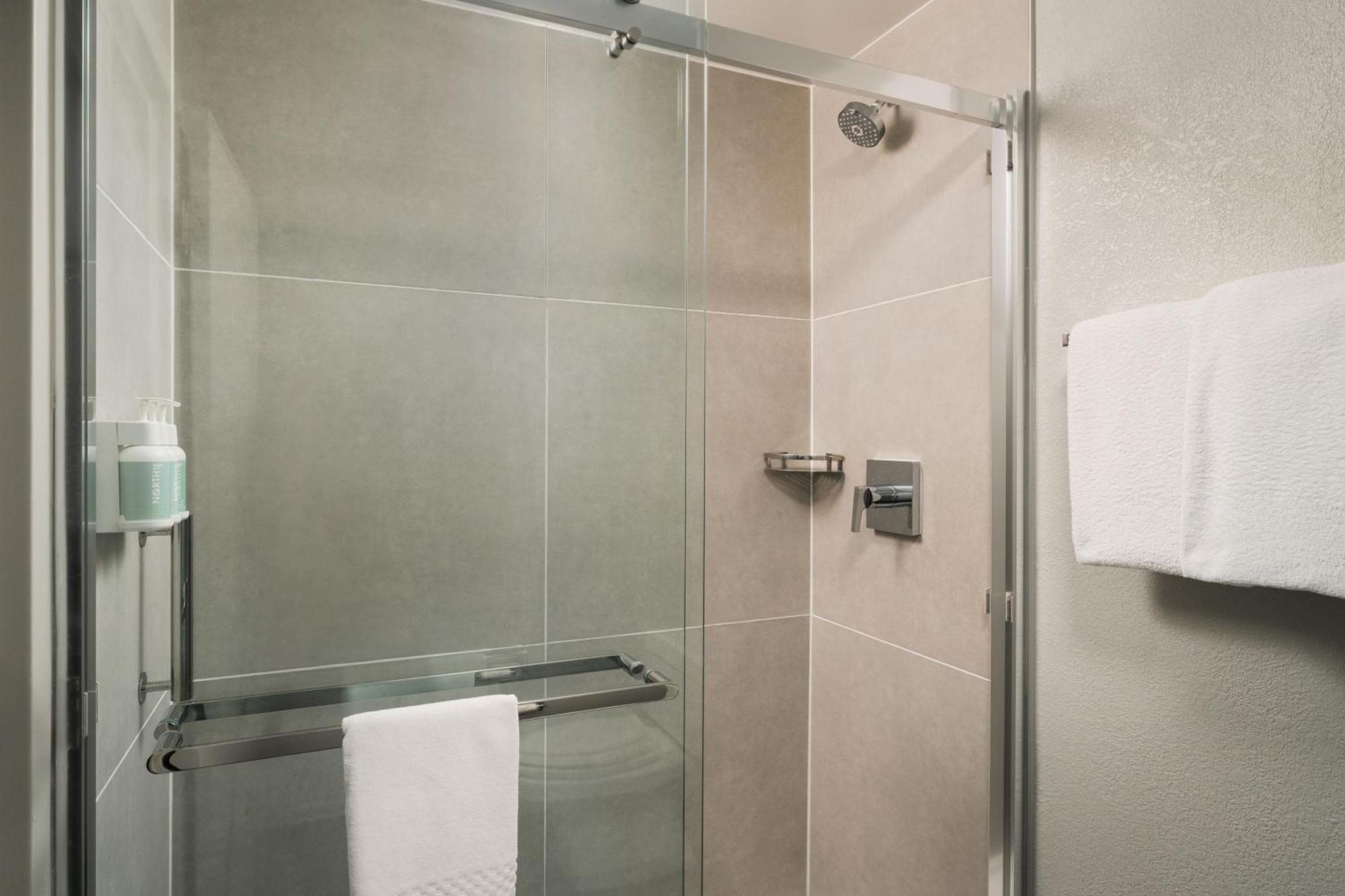 Courtyard Melbourne West Hotel Екстериор снимка