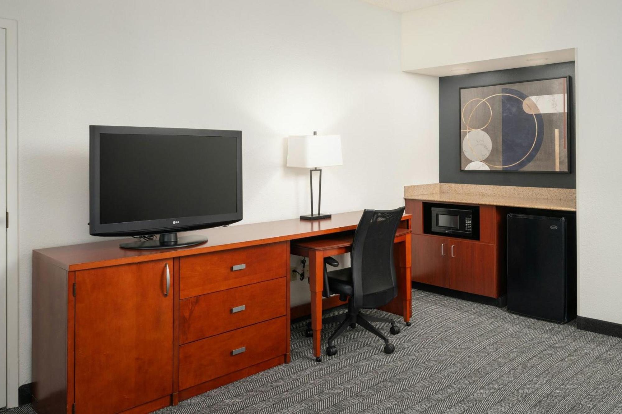 Courtyard Melbourne West Hotel Екстериор снимка