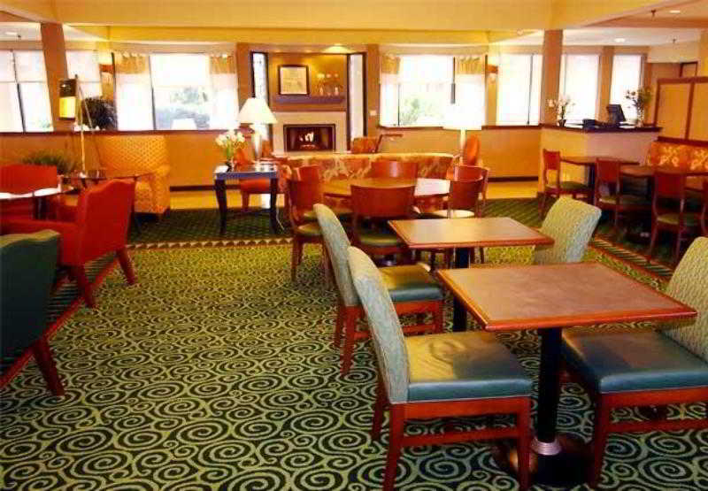 Courtyard Melbourne West Hotel Ресторант снимка