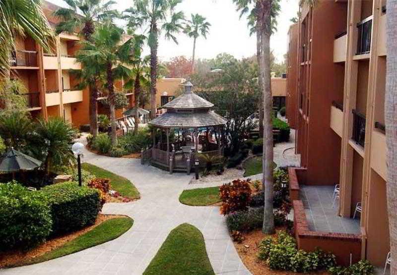 Courtyard Melbourne West Hotel Екстериор снимка