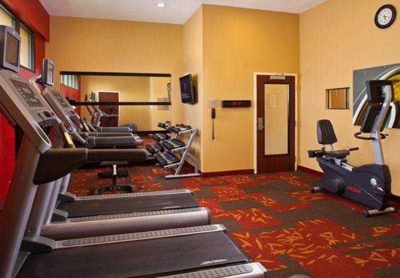 Courtyard Melbourne West Hotel Екстериор снимка