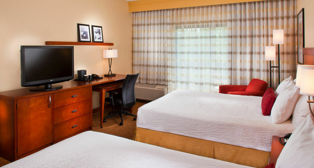 Courtyard Melbourne West Hotel Екстериор снимка